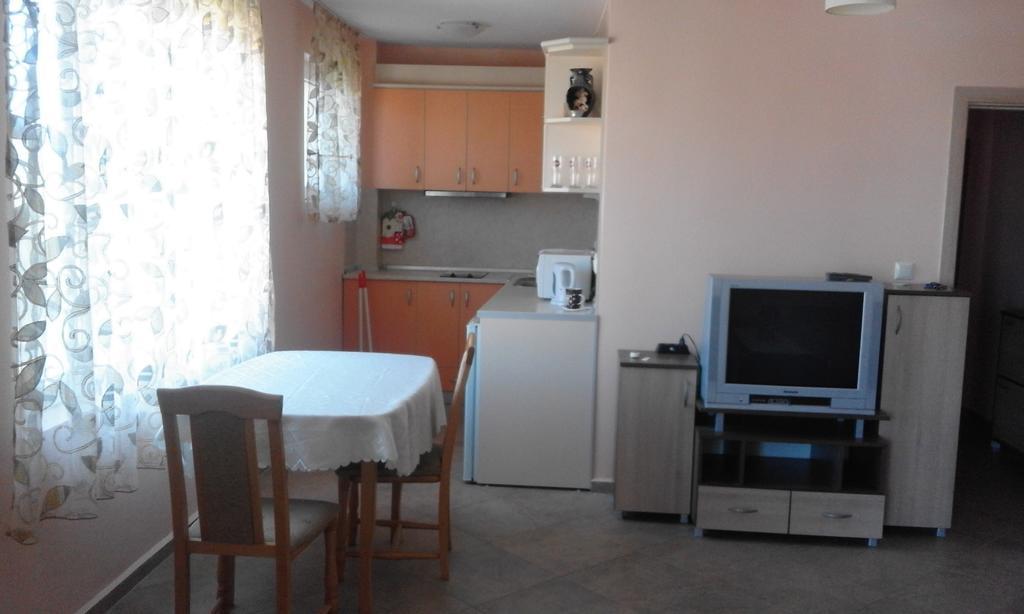 Apartments Sea Sounds Pomorie Exteriör bild