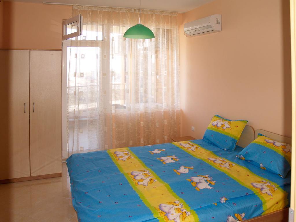 Apartments Sea Sounds Pomorie Exteriör bild