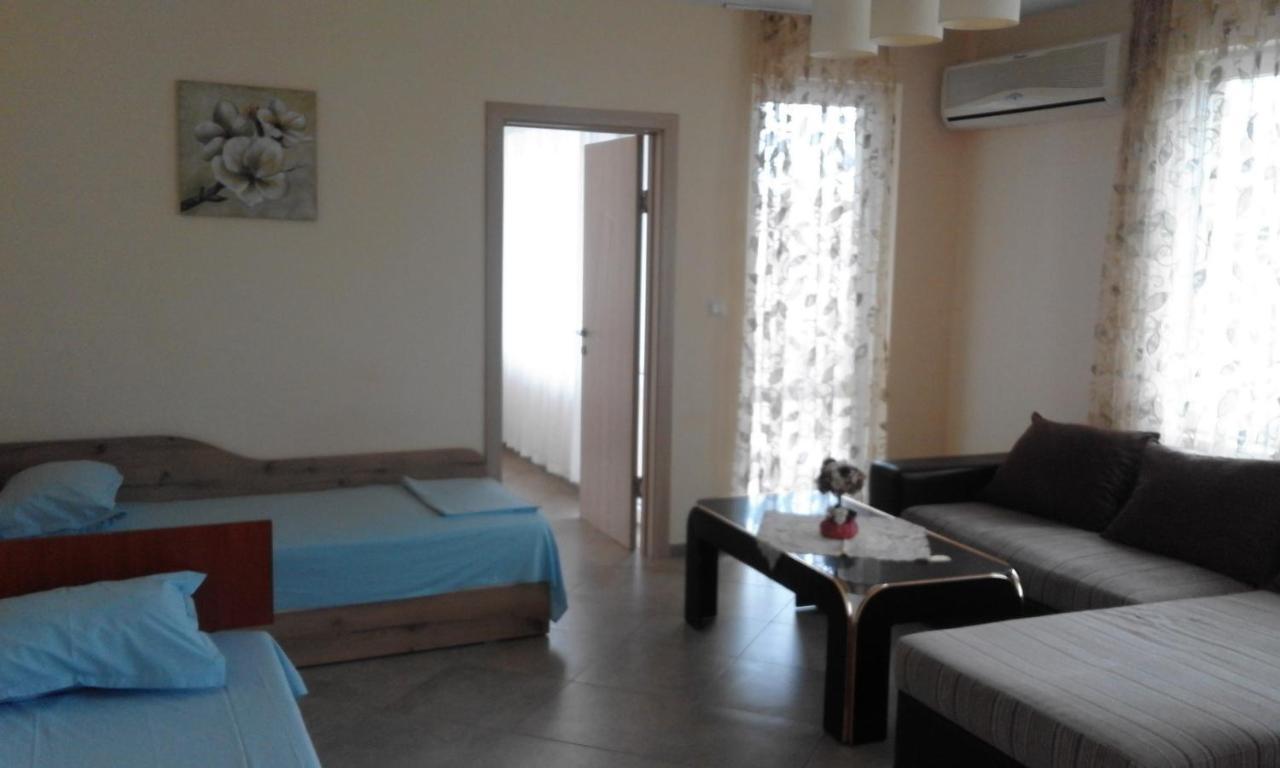 Apartments Sea Sounds Pomorie Exteriör bild